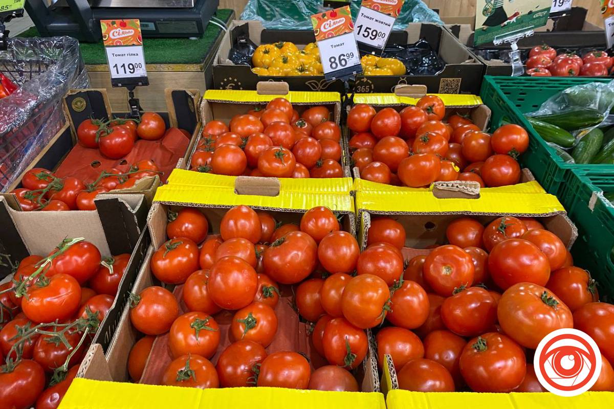 Скільки в Івано-Франківську коштують свіжі овочі: ціни на ринку та в супермаркетах