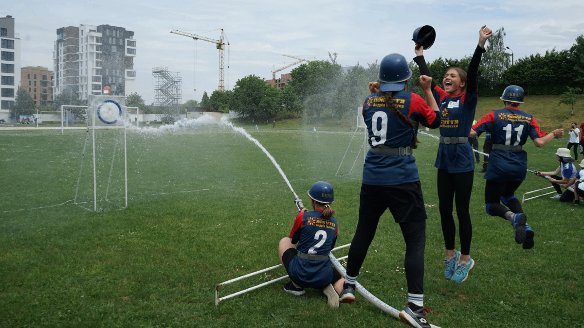 На Прикарпатті рятувальники провели змагання для дітей