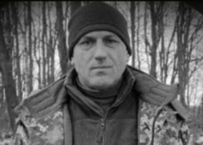 Долинська громада оплакує захисника Миколу Вакова.