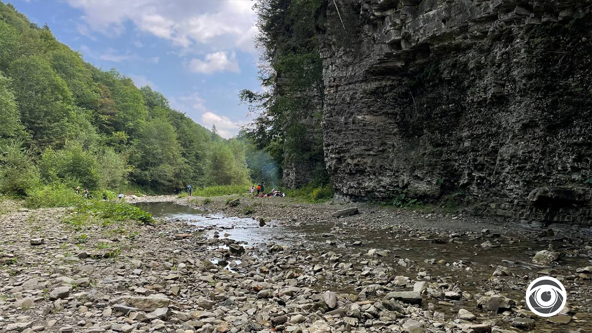 alt="Бухтівецький водоспад — холодна краса від якої перехоплює подих"