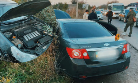 У Драгомирчанах зіткнулися дві автівки - водія госпіталізували