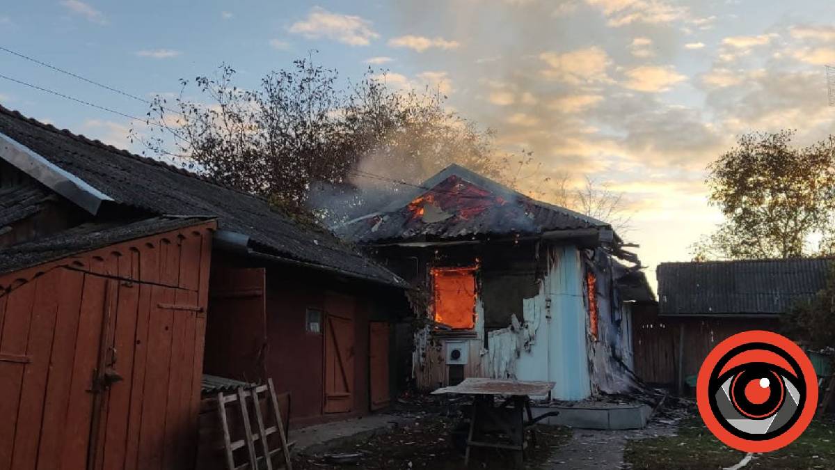 На Івано-Франківщині в селі Кобилець Коломийського району, зранку 11 жовтня, сталася пожежа в житловому приміщені, постраждала одна людина. 