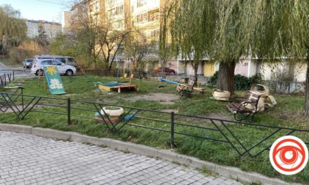 На вулиці Федика в Івано-Франківську встановлять новий дитячий майданчик за 120 тис. гривень