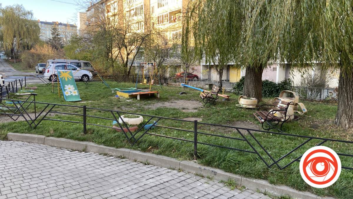 На вулиці Федика в Івано-Франківську встановлять новий дитячий майданчик за 120 тис. гривень