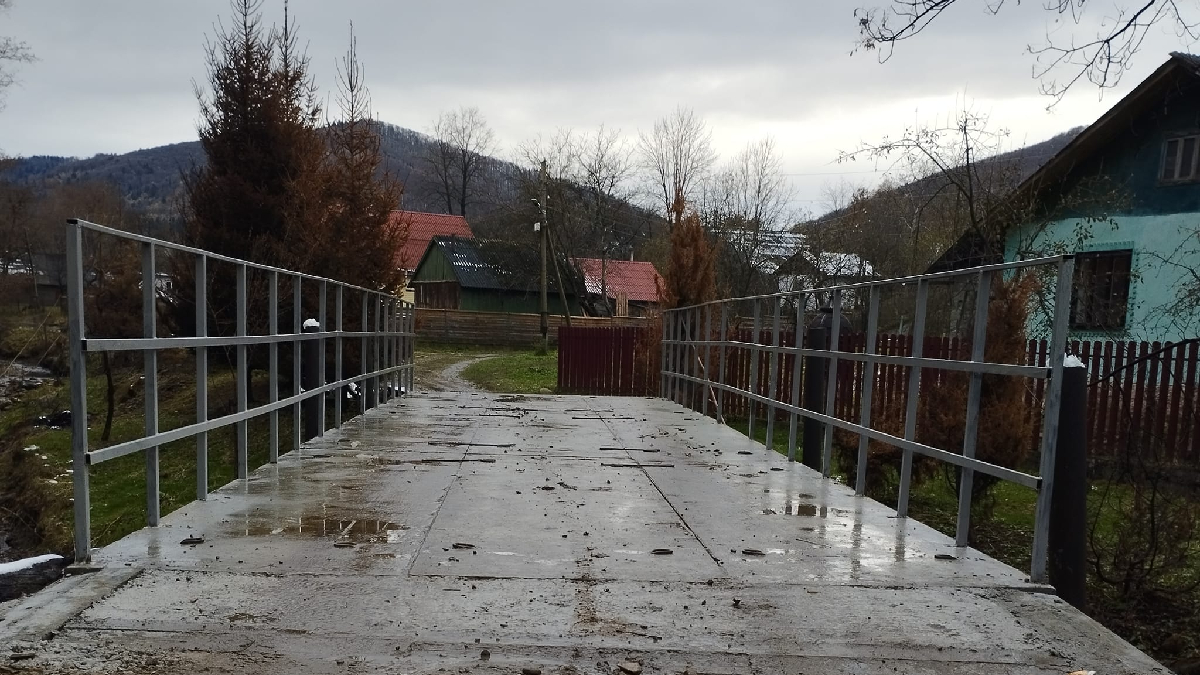У Надвірнянському районі відремонтували два мости