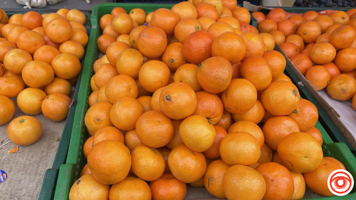 Символ новорічних свят. Скільки в Івано-Франківську коштують мандарини?