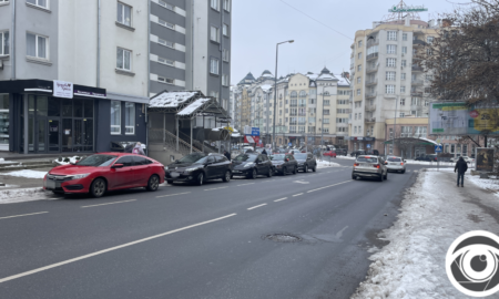 Для однієї з вулиць Івано-Франківська витратять 55 000 грн, аби обмежити парковку автівок