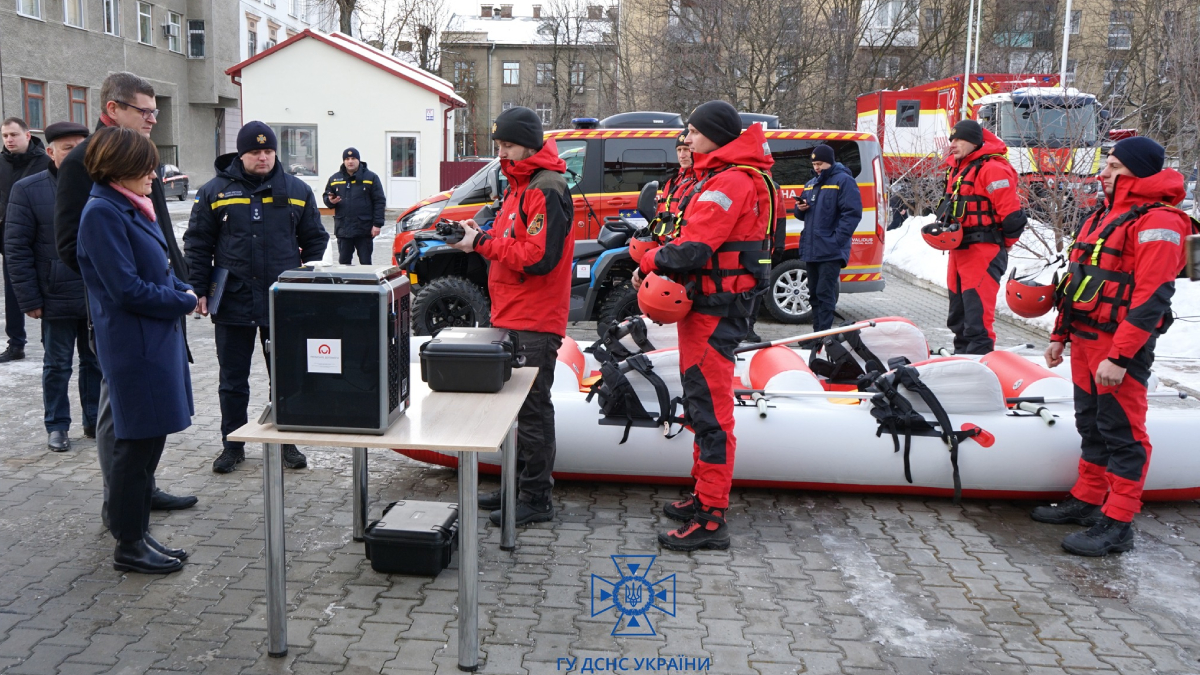 Прикарпатські рятувальники отримали техніку та спорядження з Польщі. ФОТО