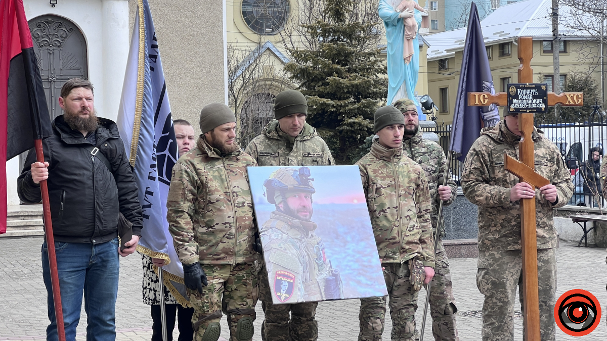 Івано-Франківська громада прощається з полеглим воїном Романом Корнутою