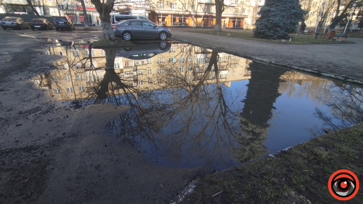 У Франківську затопило парковку. Що відомо?