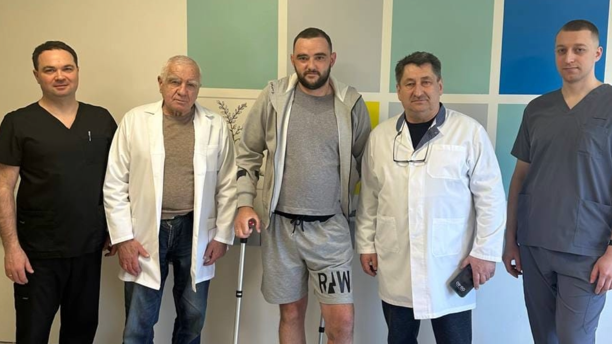 Франківські лікарі врятували ногу військового від ампутації