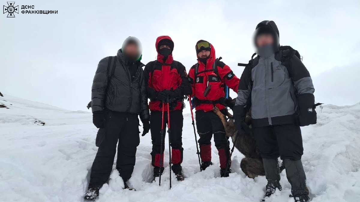 Верховинські рятувальники розшукали двох заблукалих у горах туристів