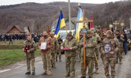Загинули захищаючи Україну: Надвірнянщина попрощалася з трьома Героями