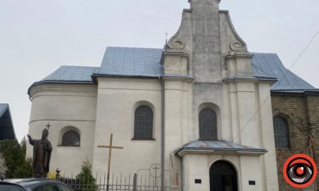 Великодня служба Божа у Надвірнянському Костелі: фоторепортаж