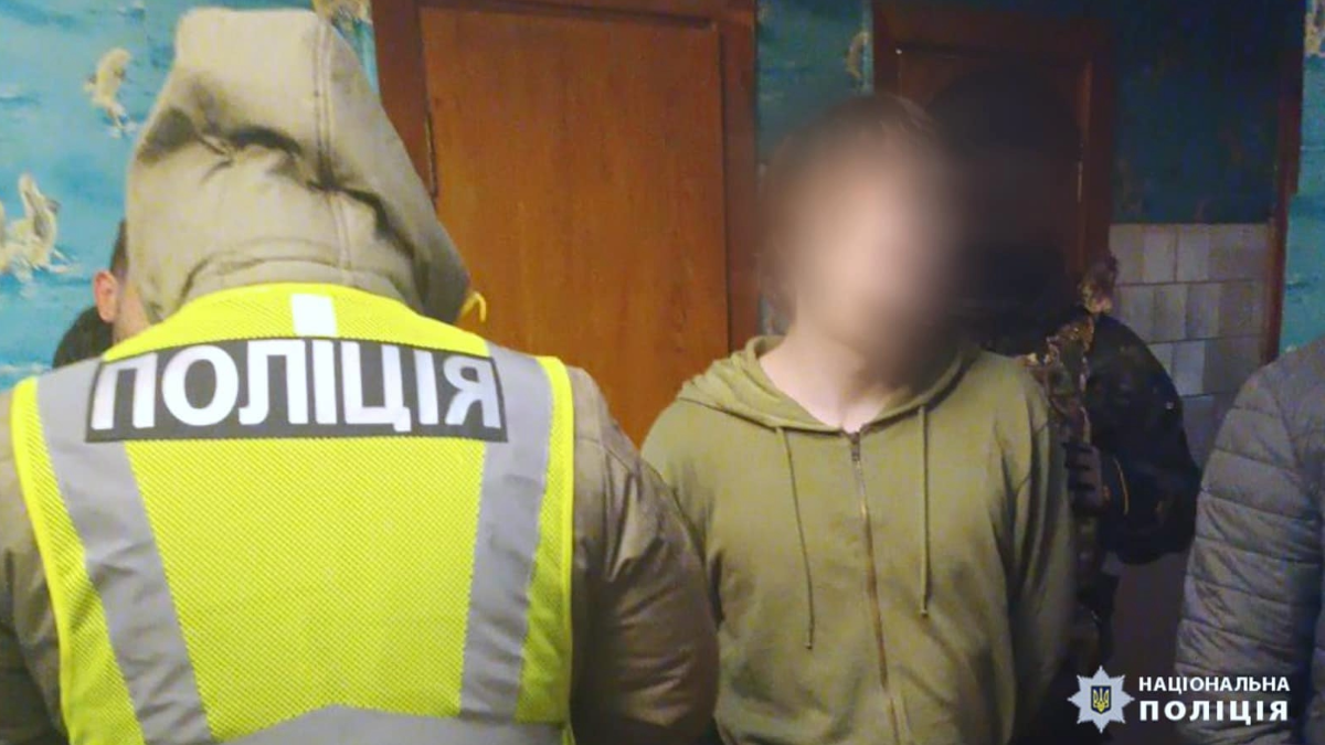 Збували канабіс: поліція ліквідувала канал збуту наркотиків на Прикарпатті