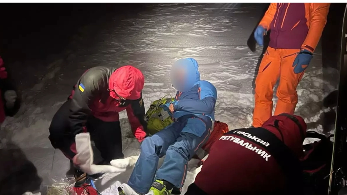 На Прикарпатті у горах травмувався турист