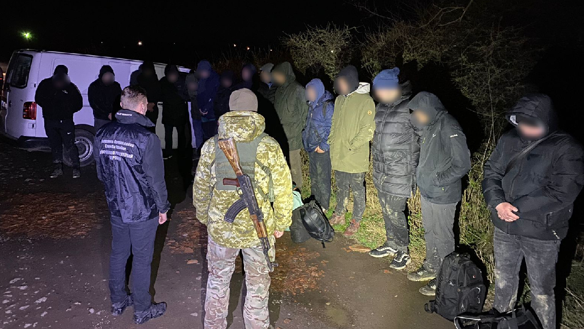 Франківця та ще 15 чоловіків затримали біля кордону з Угорщиною