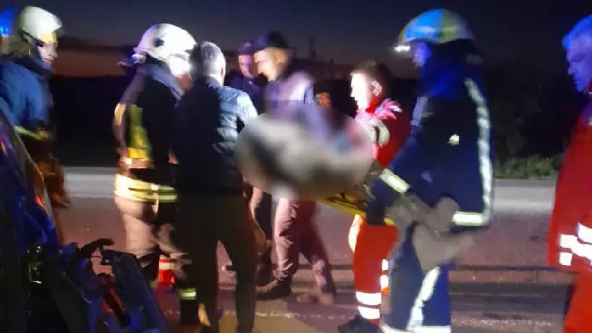 Нічна автотроща на Прикарпатті: зіткнулися легковик та вантажівка – є постраждалий