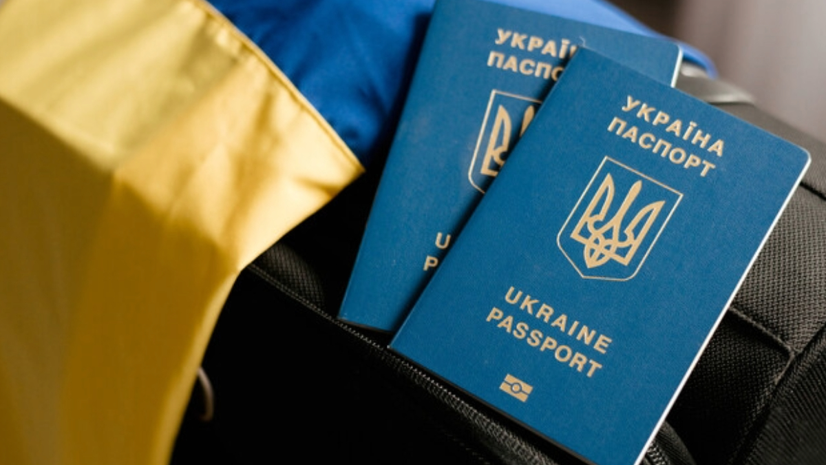 "Так буде чесно": Кулеба пояснив причини призупинення видачі документів за кордоном українцям призовного віку