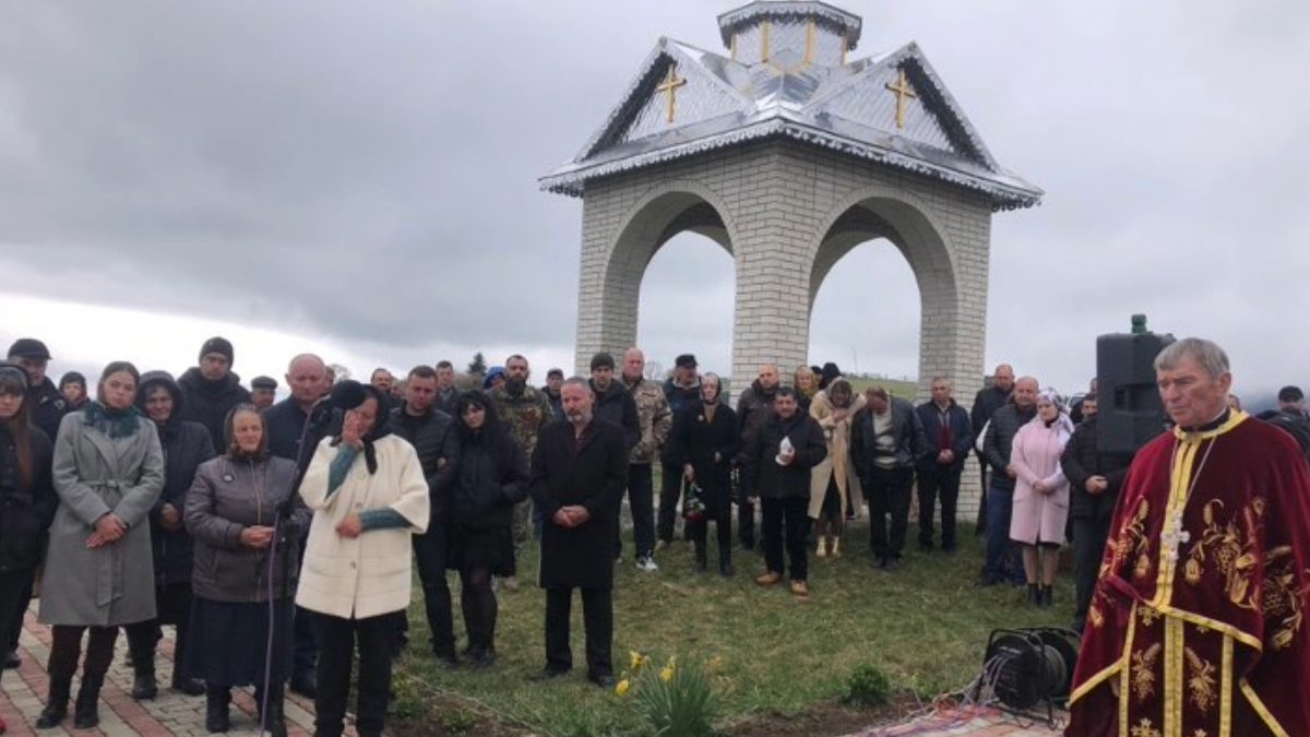 На Верховинщині відкрили меморіальну дошку полеглому захиснику Юрію Шекеряку