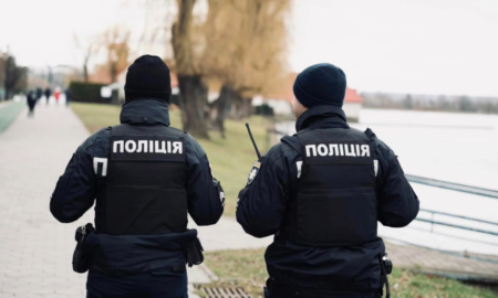 Прикарпатські поліцейські перевіряють факт протиправних дій щодо хлопця