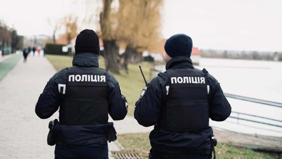 Прикарпатські поліцейські перевіряють факт протиправних дій щодо хлопця