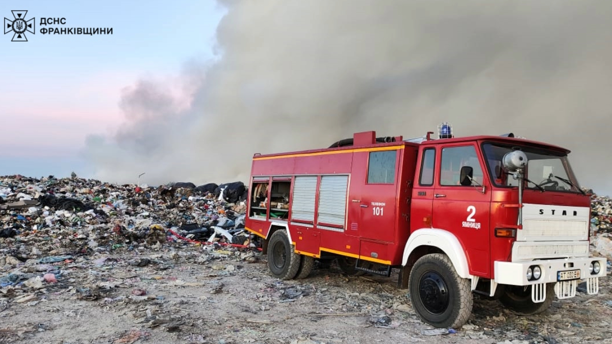 Яка ситуація з повітрям на Франківщині через пожежу побутових відходів