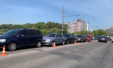 Не дотрималася безпечної швидкості: деталі масштабної ДТП на Пасічнянському мості