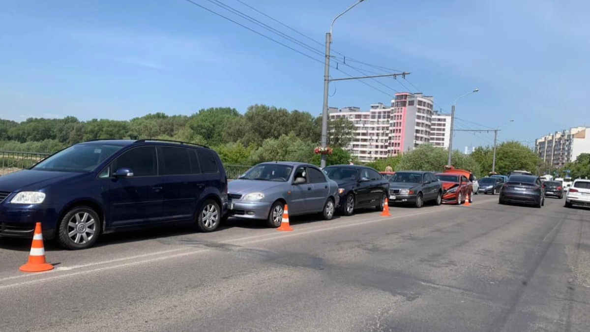 Не дотрималася безпечної швидкості: деталі масштабної ДТП на Пасічнянському мості