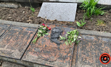 У Яремче до пам'ятника радянському генералу, який воював проти української армії поклали квіти