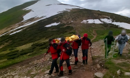 Під час спуску з Говерли жителька Калущини травмувала ногу: допомогли рятувальники