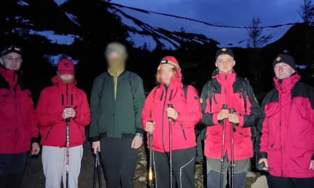 На Прикарпатті під час спуску з гори заблукала група туристів