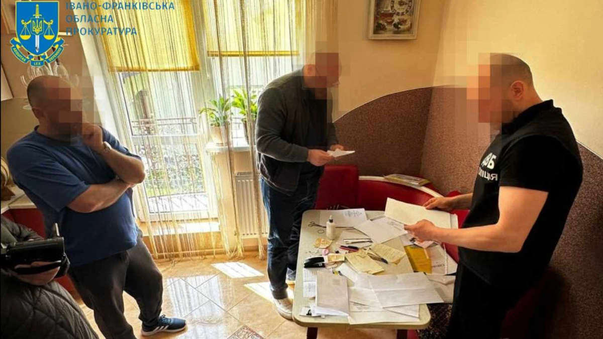 На Прикарпатті правоохоронця підозрюють у хабарництві