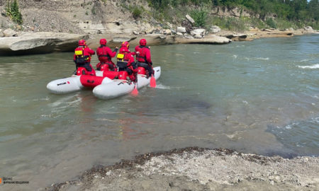Прикарпатські водолази знайшли тіло 17-річного хлопця, який зник на річці Черемош