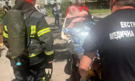 У Франківську на плиті підгоріла їжа: рятувальники евакуювали хворого чоловіка