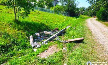 На Прикарпатті водій напідпитку врізався у бетонну опору: загинув пасажир