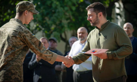 Гідний курсант: президент особисто вручив юному прикарпатцю паспорт громадянина України