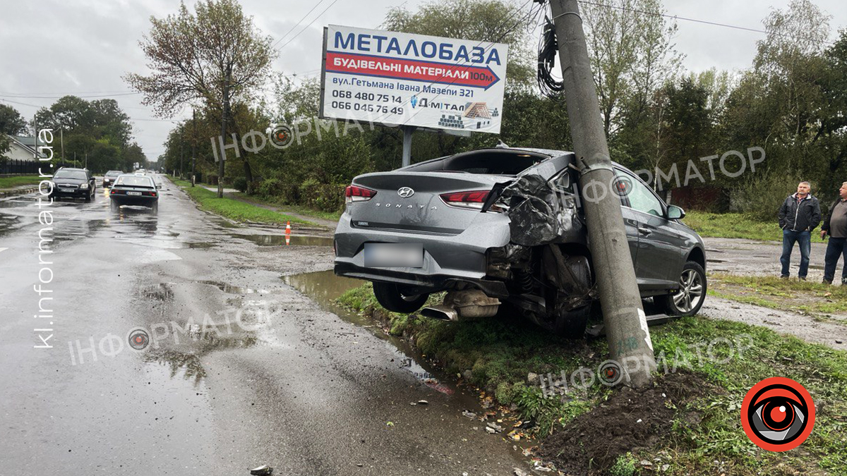 На Прикарпатті трапилася ДТП за участі легкового автомобіля