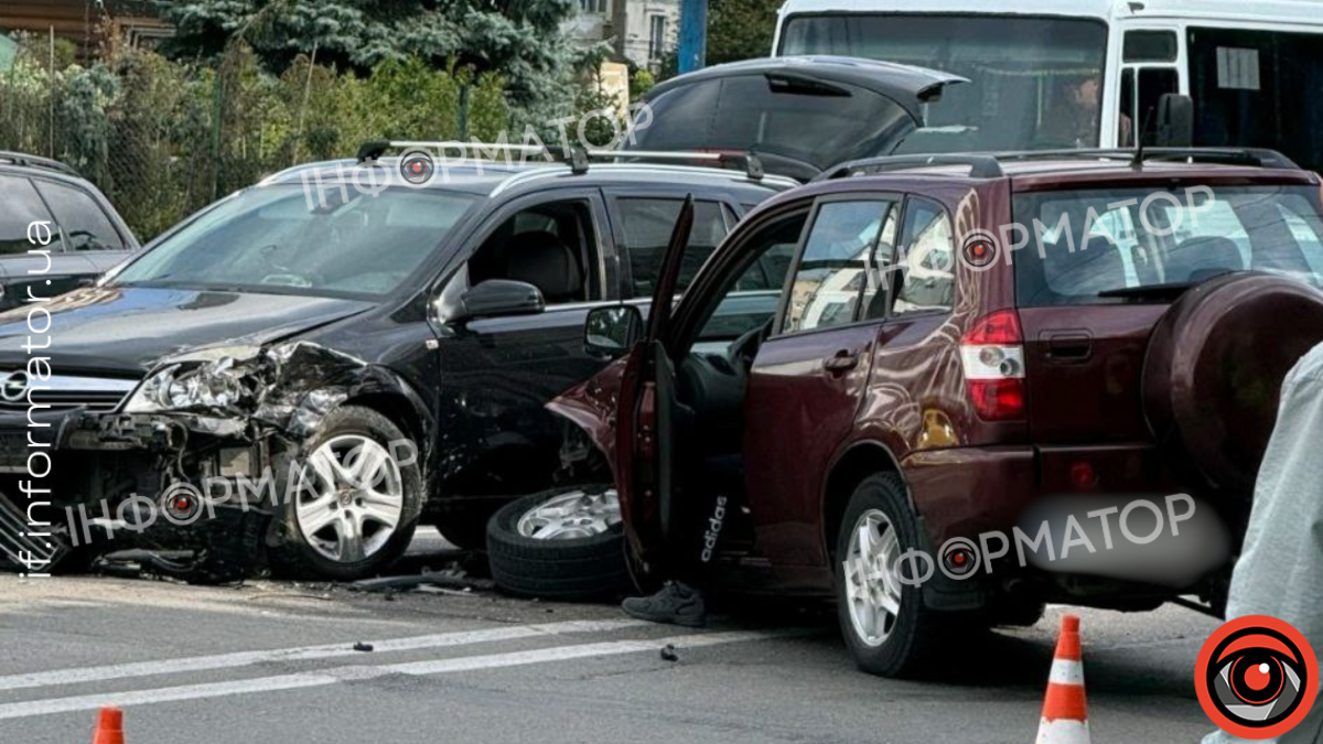 У Івано-Франківську трапилася ДТП за участі легкового автомобіля