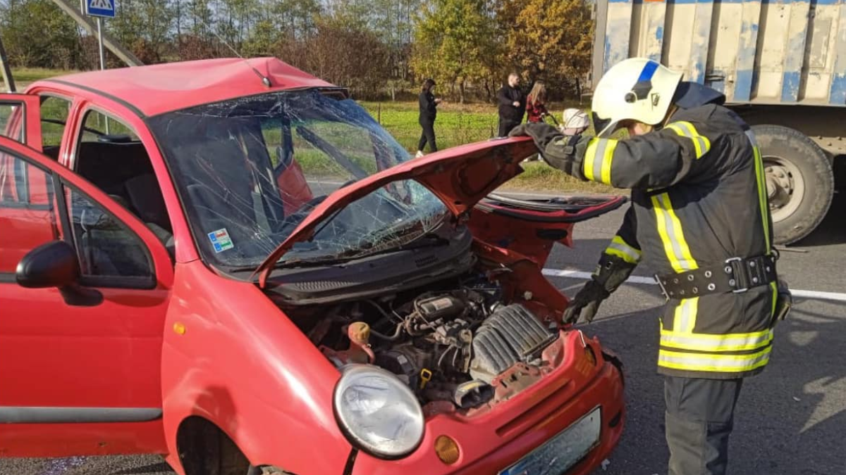 На Івано-Франківщині зіштовхнулися автівки