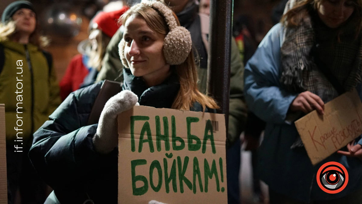 Акція під готелем Дністер, містяни зібрались