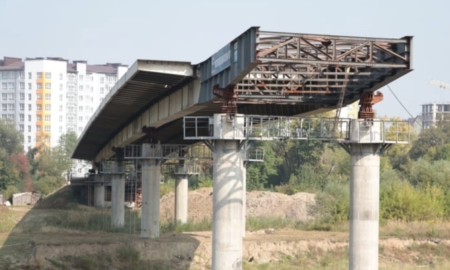 Коли завершиться будівництво моста на пасічну