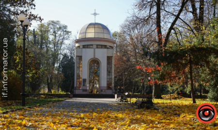 Меморіальний сквер, ІФ, листопад