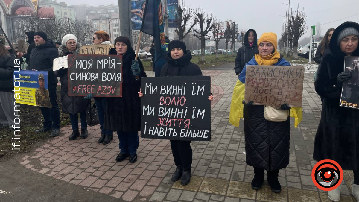 29 грудня в Івано-Франківську жителі міста зібралися, щоб нагадати про військових та цивільних, які перебувають у полоні ворога