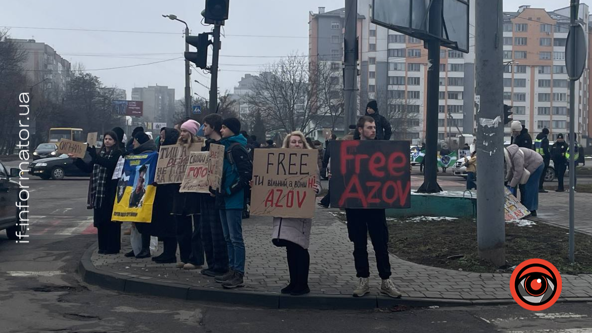 29 грудня в Івано-Франківську жителі міста зібралися, щоб нагадати про військових та цивільних, які перебувають у полоні ворога