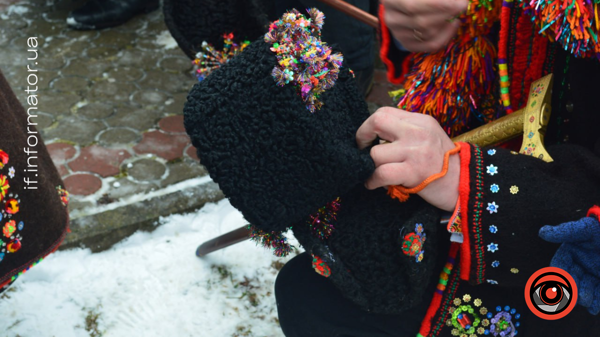 Коли зима кутає світ у білу ковдру, а в оселях запалюються перші різдвяні свічки, оживає древня магія. Тож сьогодні розповідаємо історію українського вертепу.