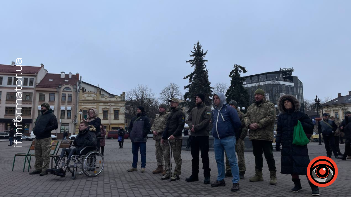  У центрі Франківська збирають кошти на ШВЛ для військового госпіталю