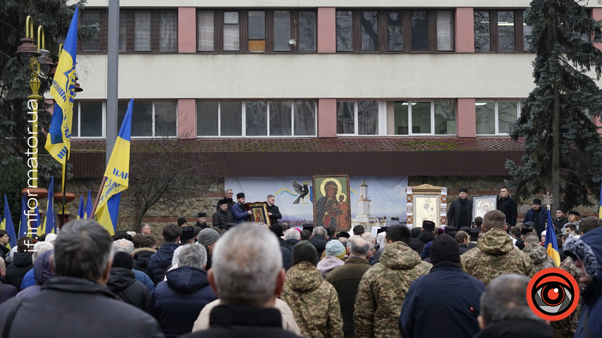 На Вічевому Майдані у Франківську вшанували воїна