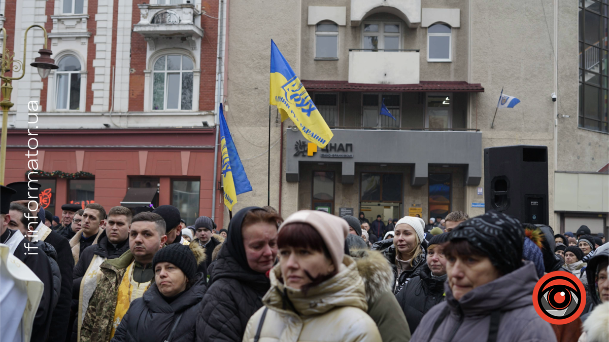 На Вічевому Майдані у Франківську вшанували воїна