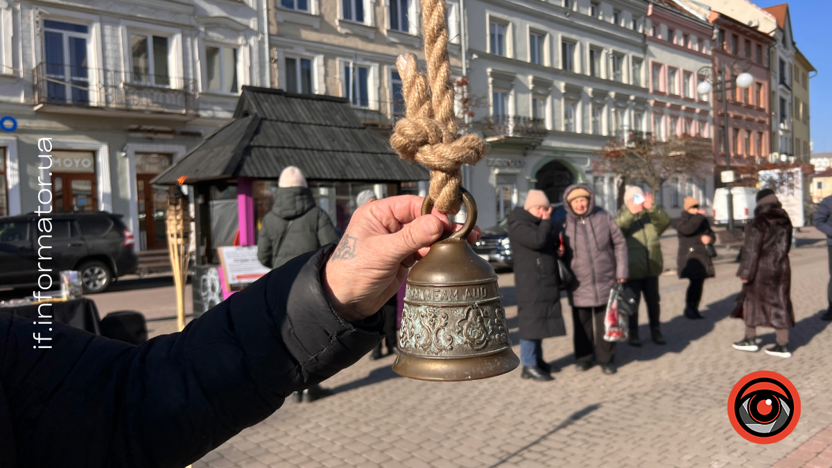 Рятівник України - скульптура в ІФ